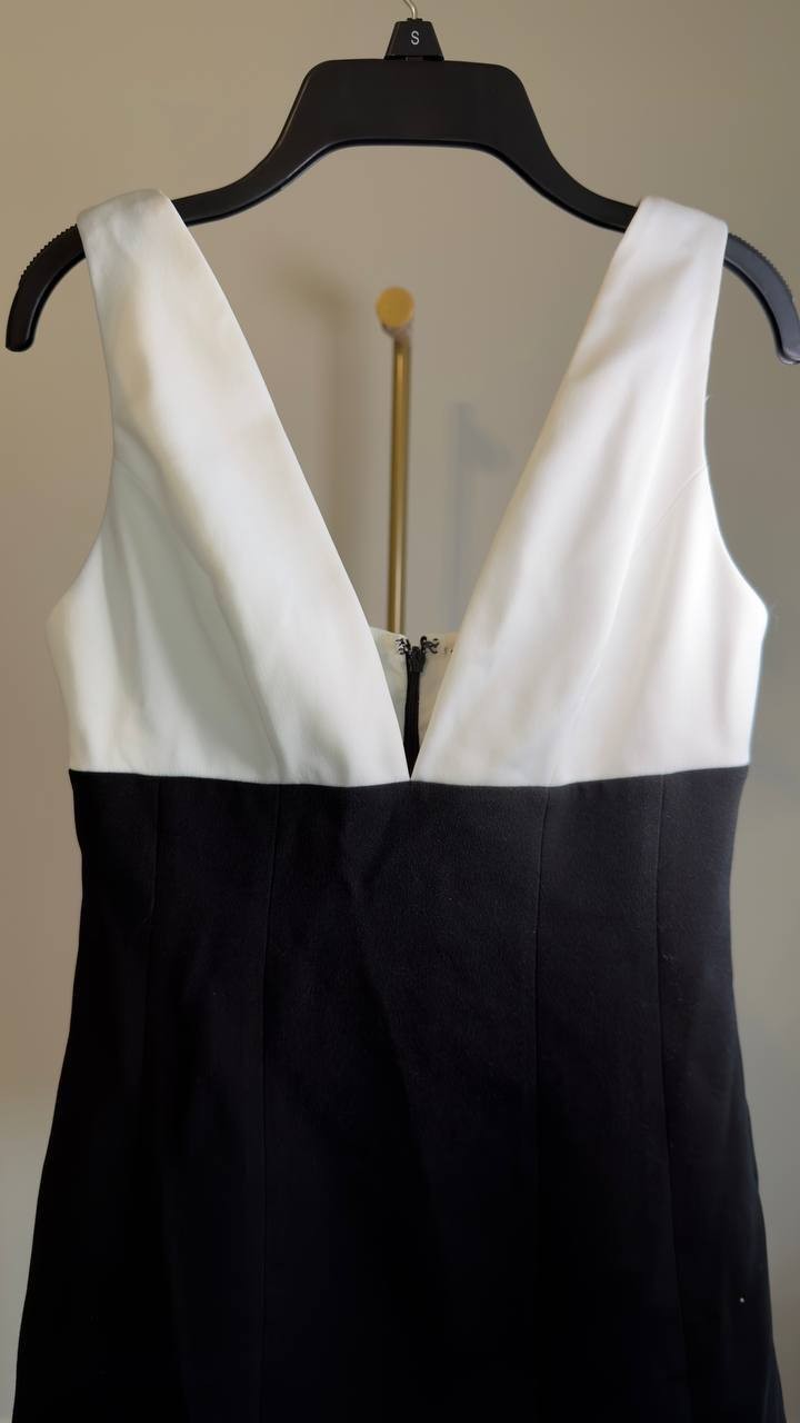 Alice + Olivia Mandy Deep Plunge Neck Mini Dress Black/Off White 2 NWT $395