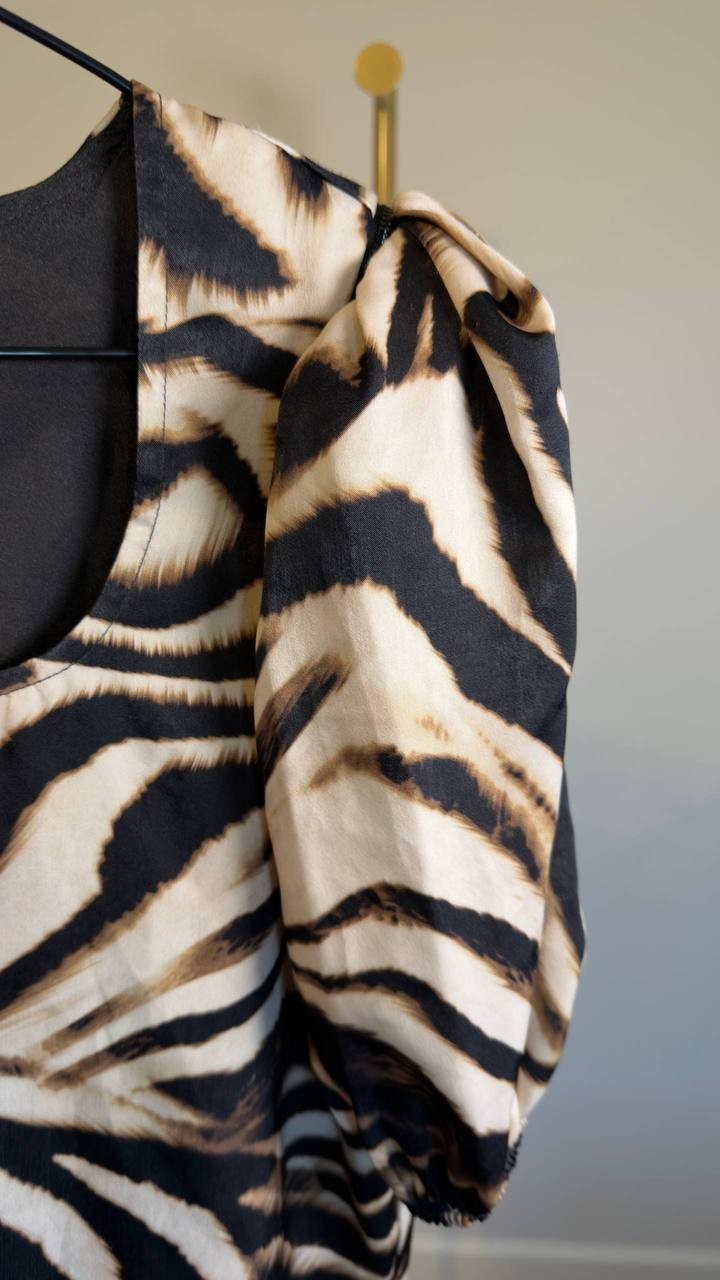 DKNY Printed Satin Puff‑Sleeve Zipper Top Blurred Zebra XS NWT $89