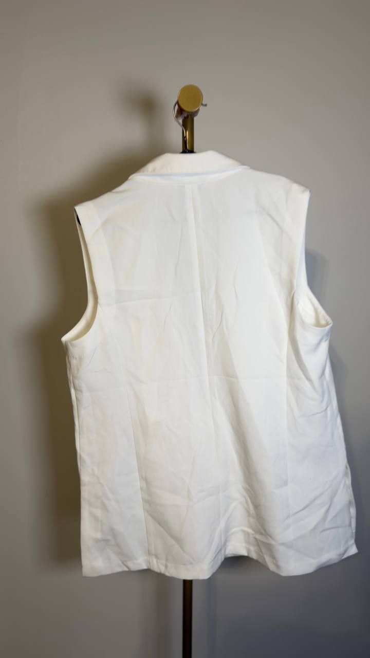 Soho Apparel LTD Women’s Sleeveless Blazer White L NWOT $60