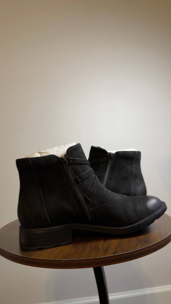 Clarks  Ankle Booties  Black  7.5M  New  $130