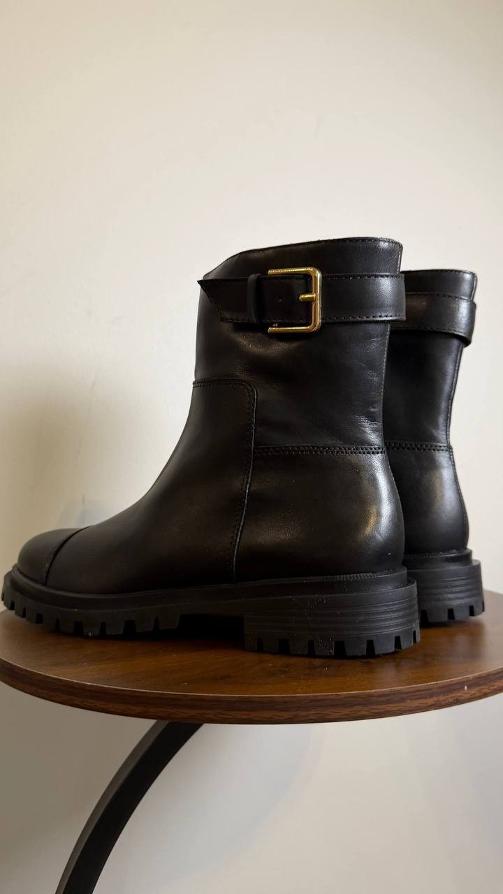 Arezzo Black Leather Booties 8B New in Box MSRP $159