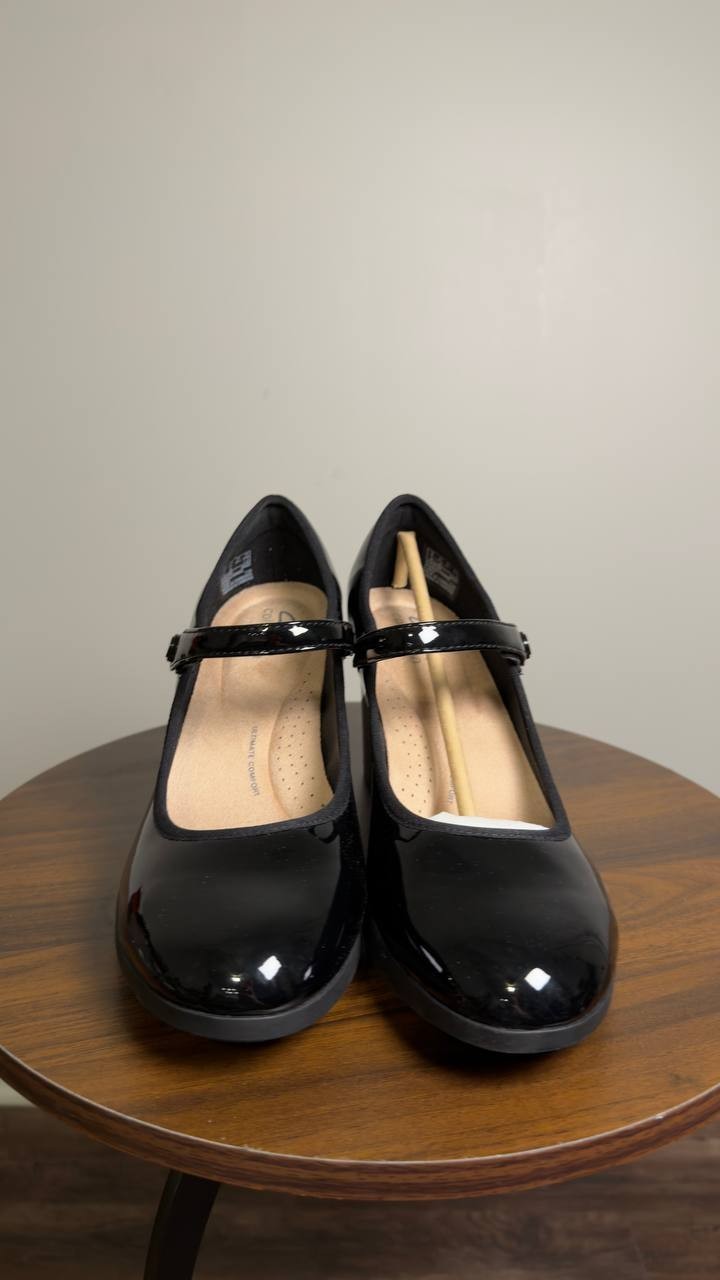 Clarks  Mary  Jane  Heels  Black   8.5M  New  $105