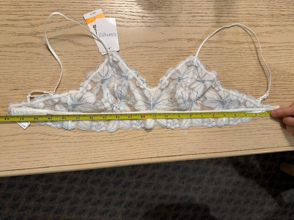 B.tempt’d by Wacoal Women’s Lace Bralette – Style #910209 – Size Small