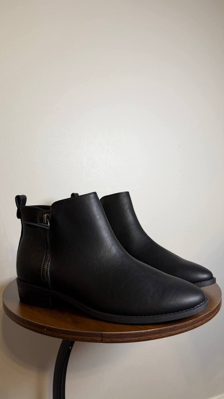 Journee Vegan Leather Zip‑Up Booties 9W Black New in Box MSRP $59.99