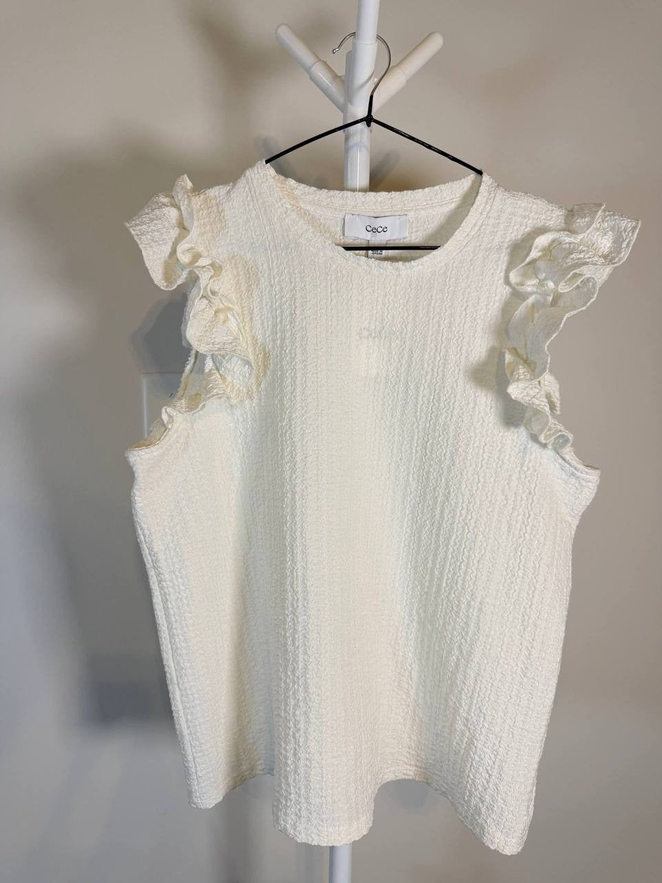 CeCe Sleeveless Ruffle Shoulder Textured Top – White – Size L – NWT