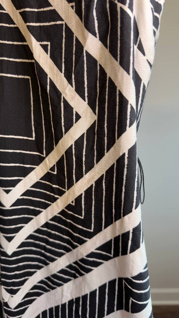 Karl Lagerfeld Paris Geo‑Print V‑Neck Midi Dress Black/White M NWOT $159