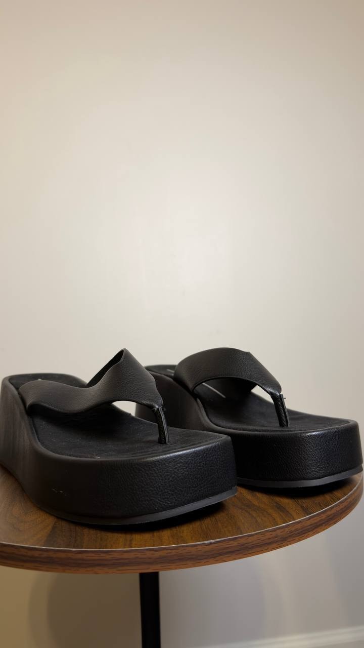 MIA Wedge Flip Flop Black 9 M New $70.00