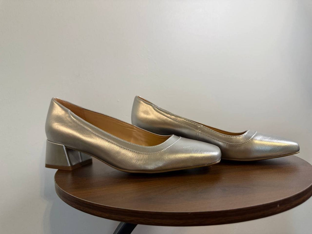 Naturalizer Huntley Square‑Toe Block Heel Pumps – Silver – Size 7W – NIB