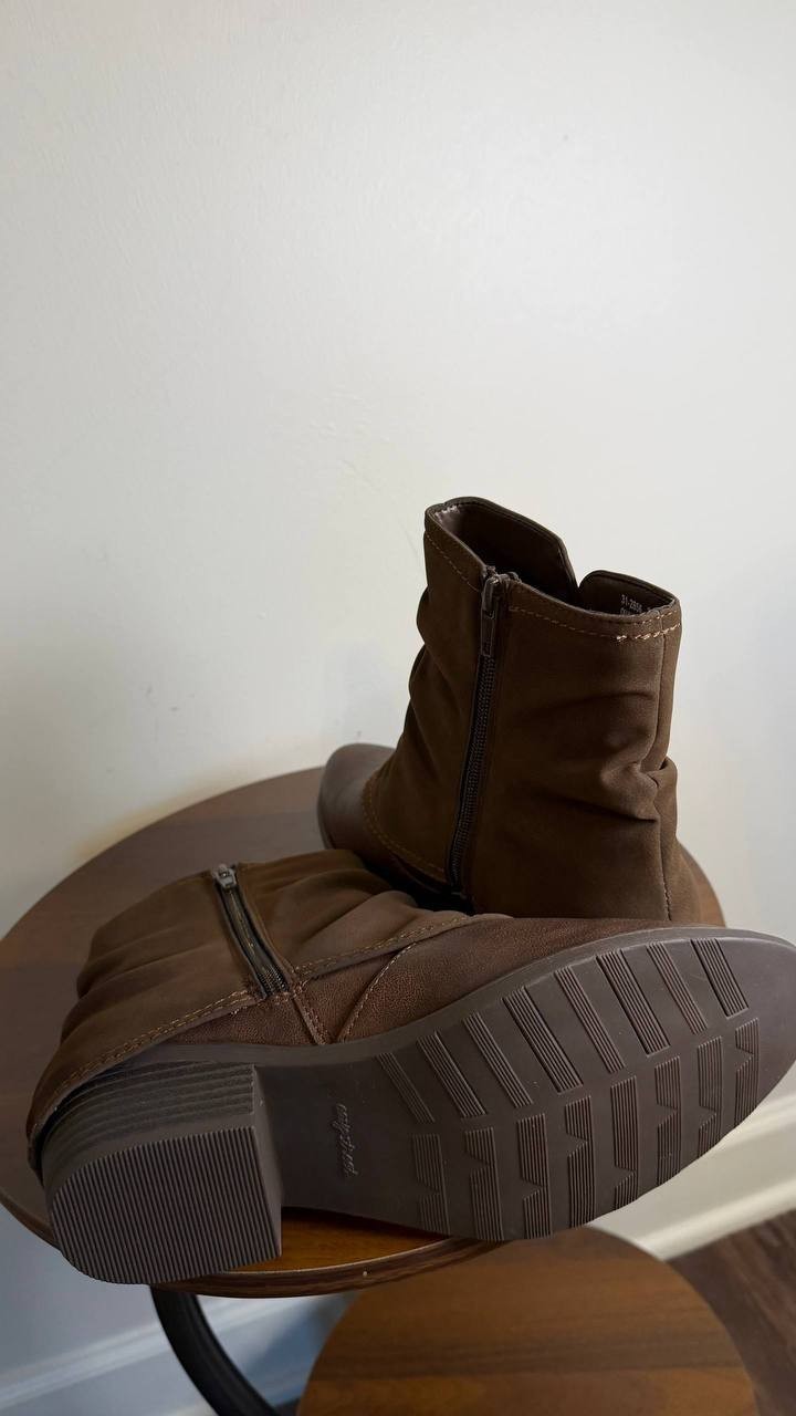 Easy Street Kudos Booties 8W Brown Slouch Block Heel Round Toe NIB msrp$70