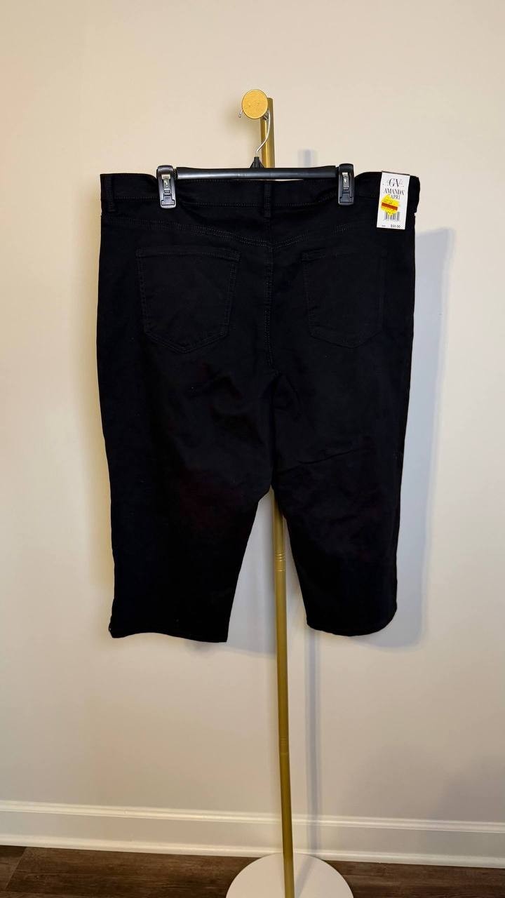 Gloria Vanderbilt Plus Size Amanda Capri Pants Stonewood 18W NWT $50