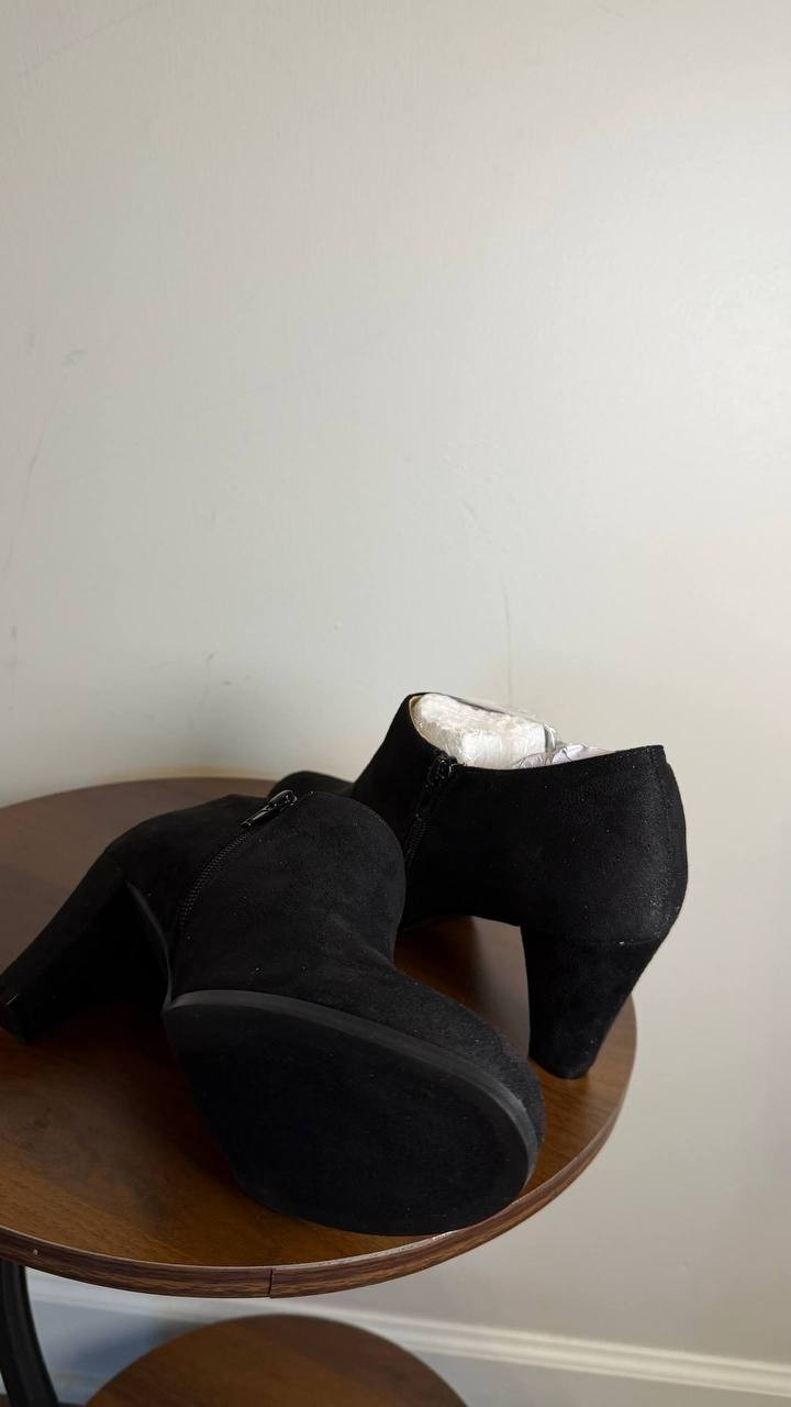 Journee Sanzi Booties 8.5 Black Faux Suede Zip‑Up Round Toe NIB msrp$48.49