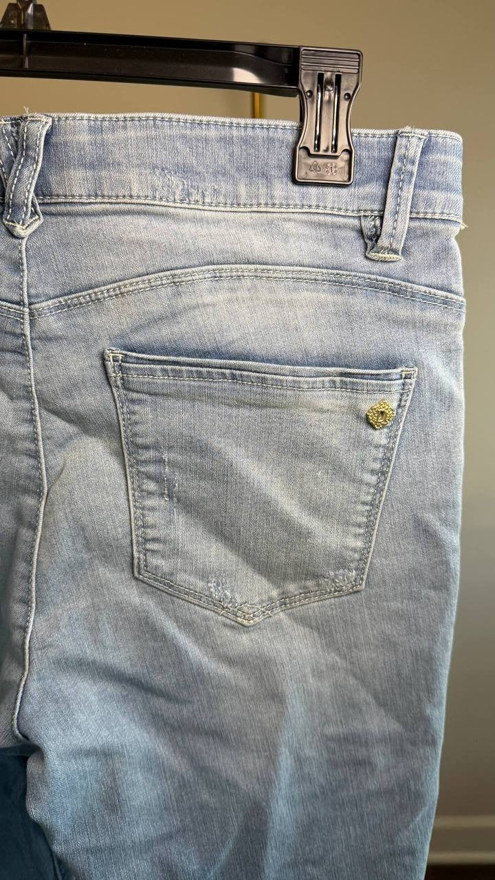 Democracy “Ab”solution Petite Fray Hem Skimmer Capri Jeans Light Blue 10P NWT
