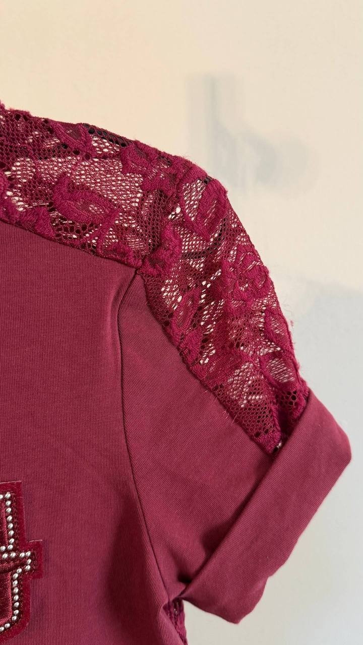Guess Women’s Lace Sleeve Rhinestone Logo Tee Burgundy XS $50 NWT