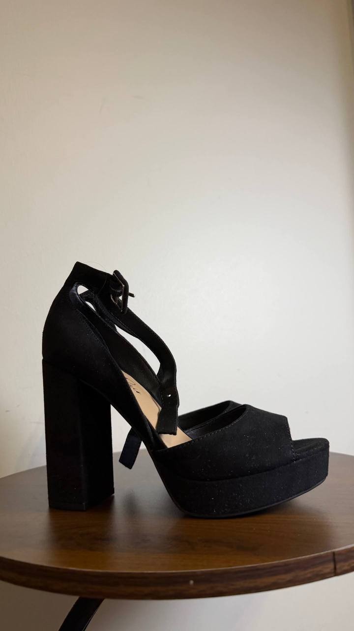 Wild Pair Black Microfiber Dress Sandals Size 5M NIB MSRP $69.90