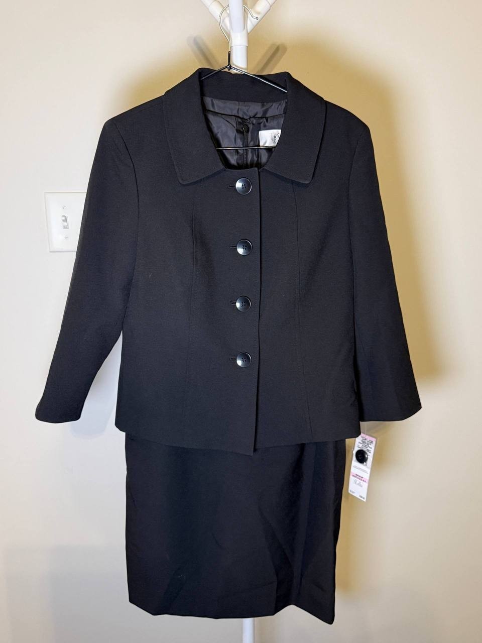 Le Suit Women’s Button Blazer Dress Suit– Black – 6P – NWT – $300