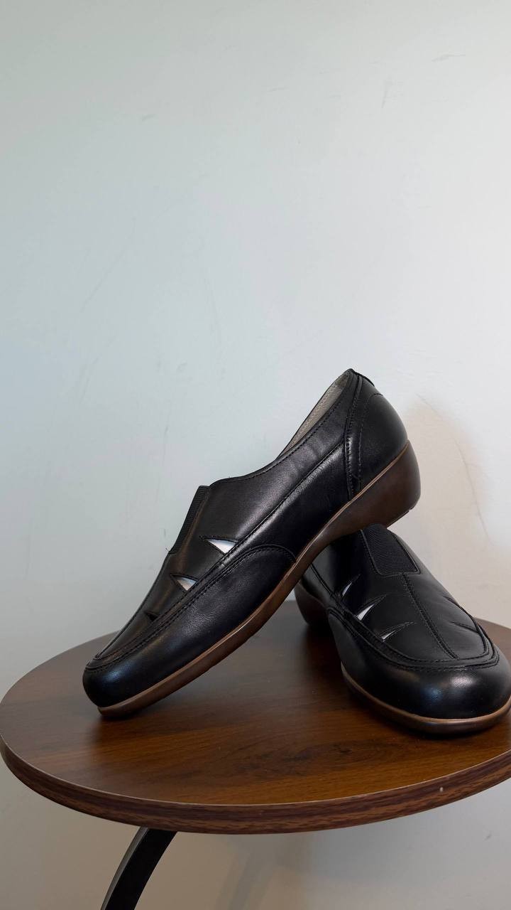 Easy Spirit Daisie Women’s Cutout Slip-On Flats Black 9.5M Leather $105 NWB