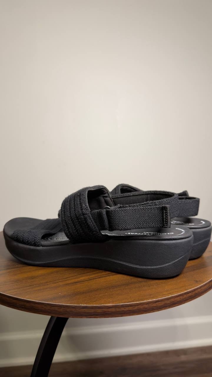 Clarks  Sandals  Black  Fabric  8M  New  $75