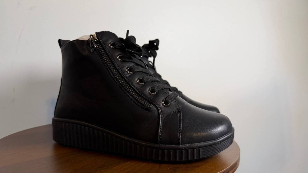 Easy Works Hollyann Boots 7.5W Black Faux Leather Slip‑Resistant NIB msrp$85.95