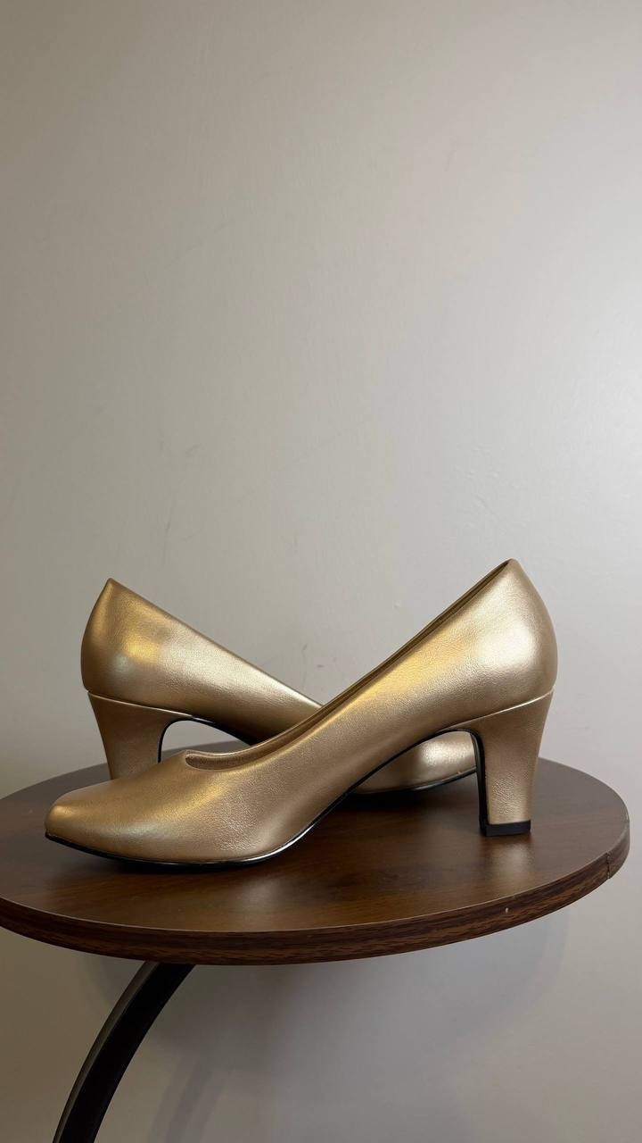 Easy Street Toe Pumps 7M Gold Synthetic Heels New in Box