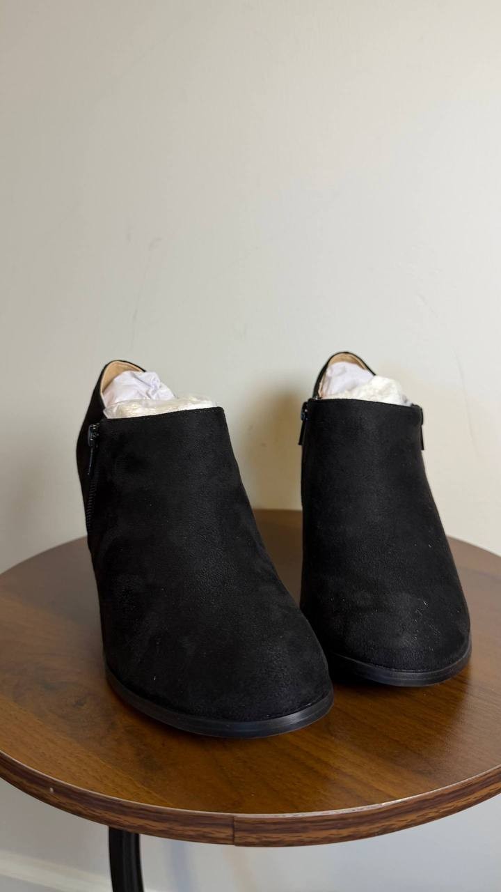 Journee Sanzi Booties 8.5 Black Faux Suede Zip‑Up Round Toe NIB msrp$48.49