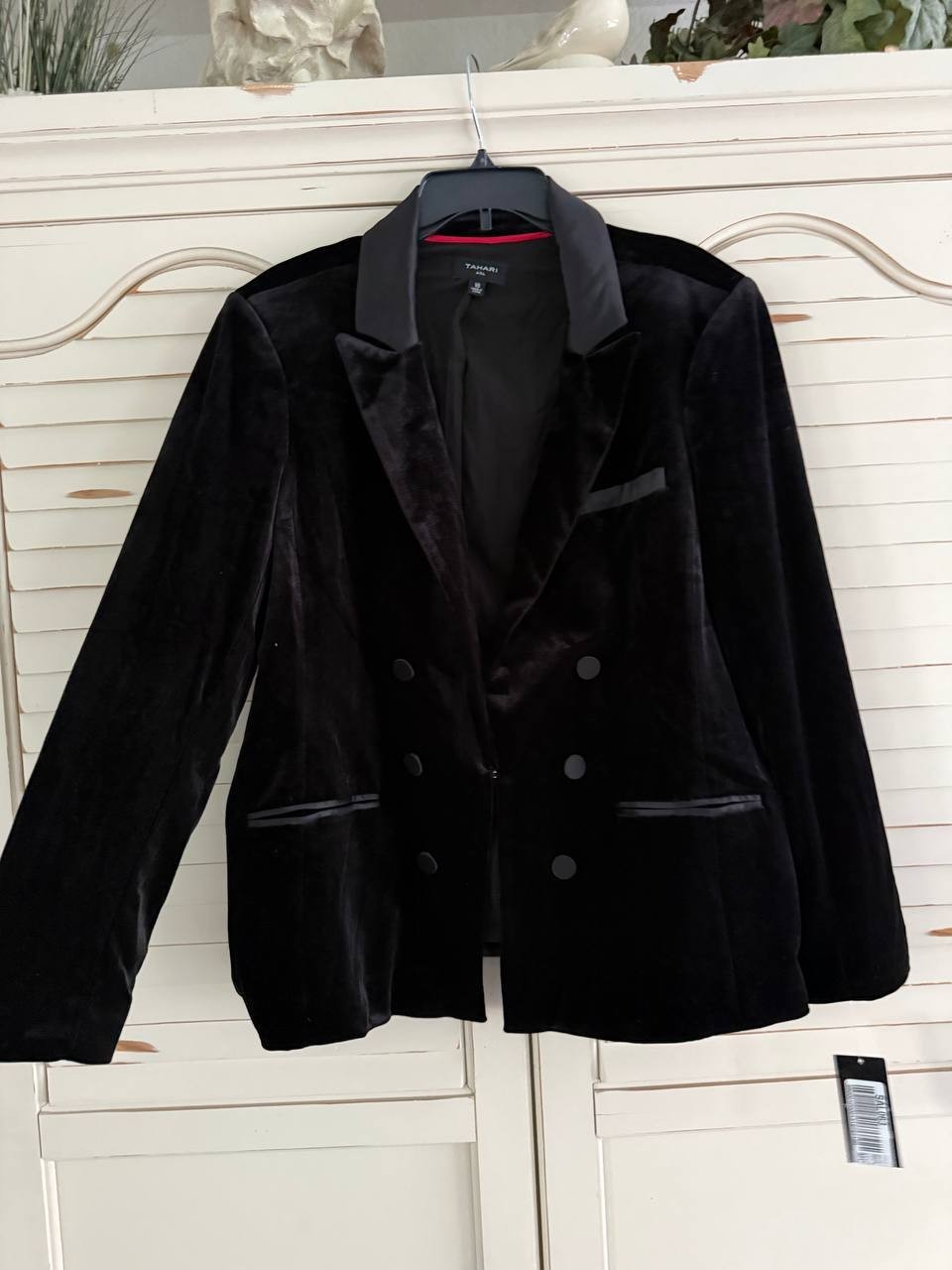 Tahari ASL Velvet Faux-Double-Breasted Blazer – Black, Size 18