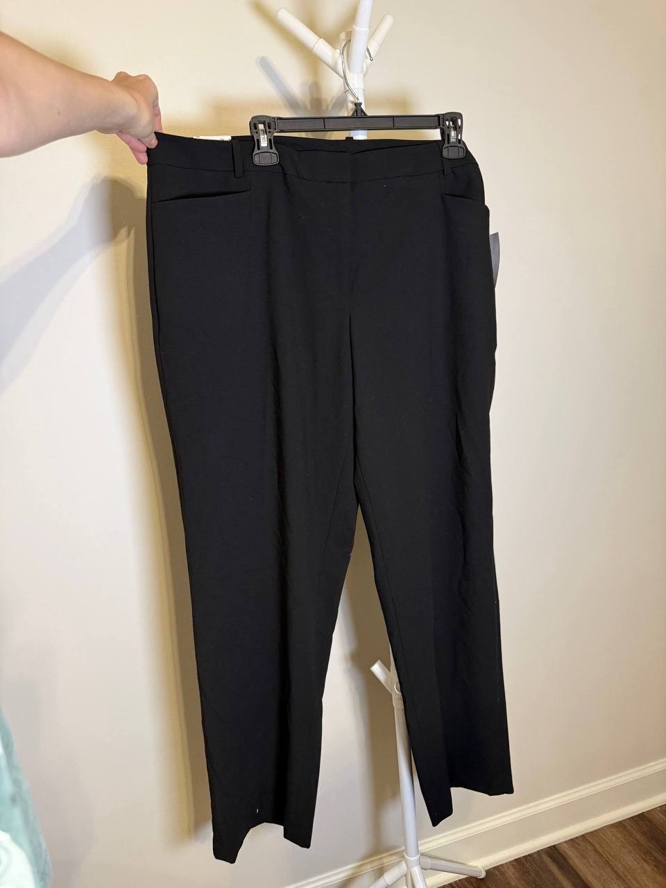 DKNY Modern Fit Flat‑Front Trousers – Size 16W – Black – NWT
