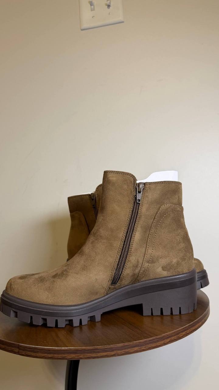 White Mountain Dark Taupe Polyurethane Block Heel Booties 8M NIB MSRP $99