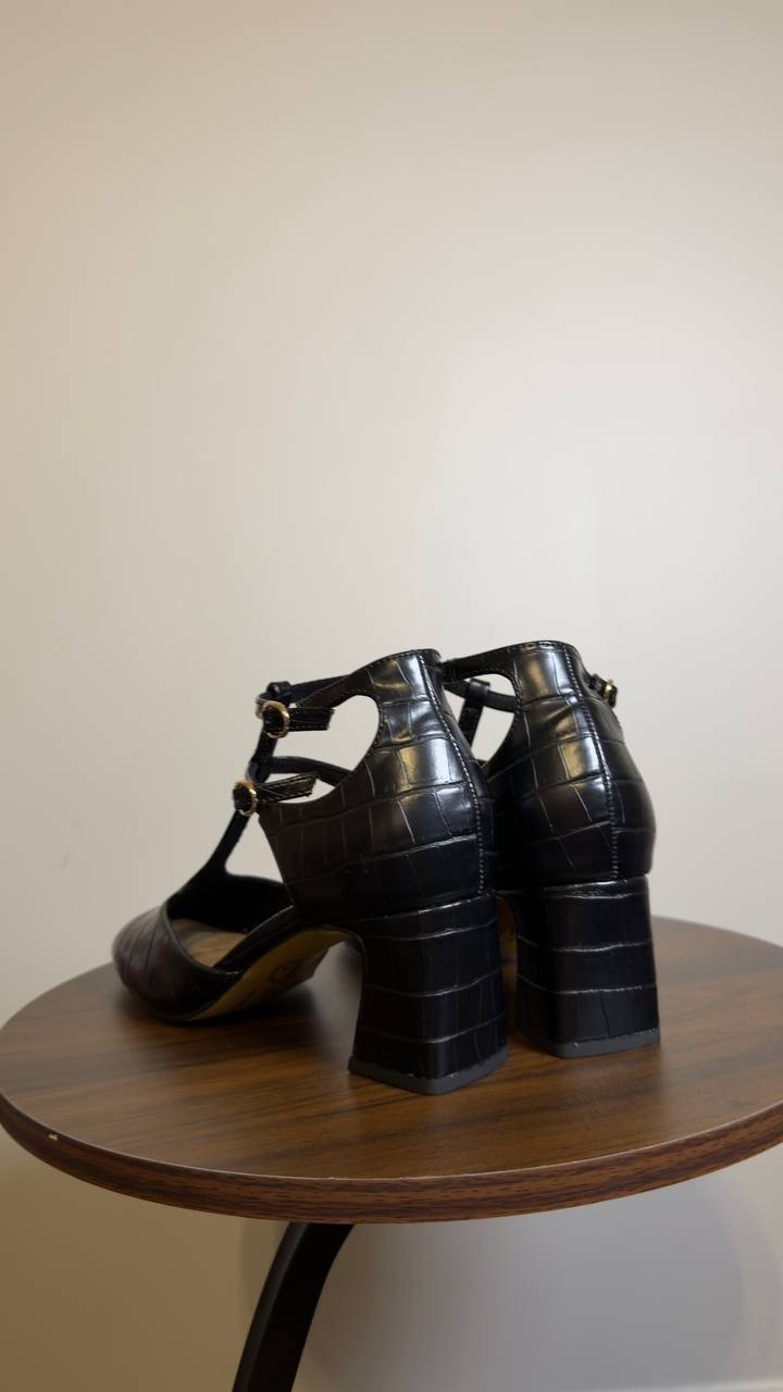 Bella Vita Ankle Strap Pumps Black 7 W New $109.95