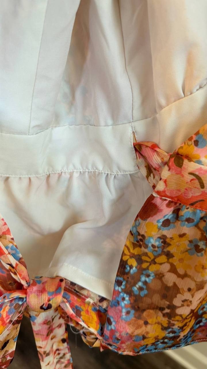 GUESS Women’s Ferra Wrap Top Daisy Peplum SizeL NWT(damaged on the shoulder)mult