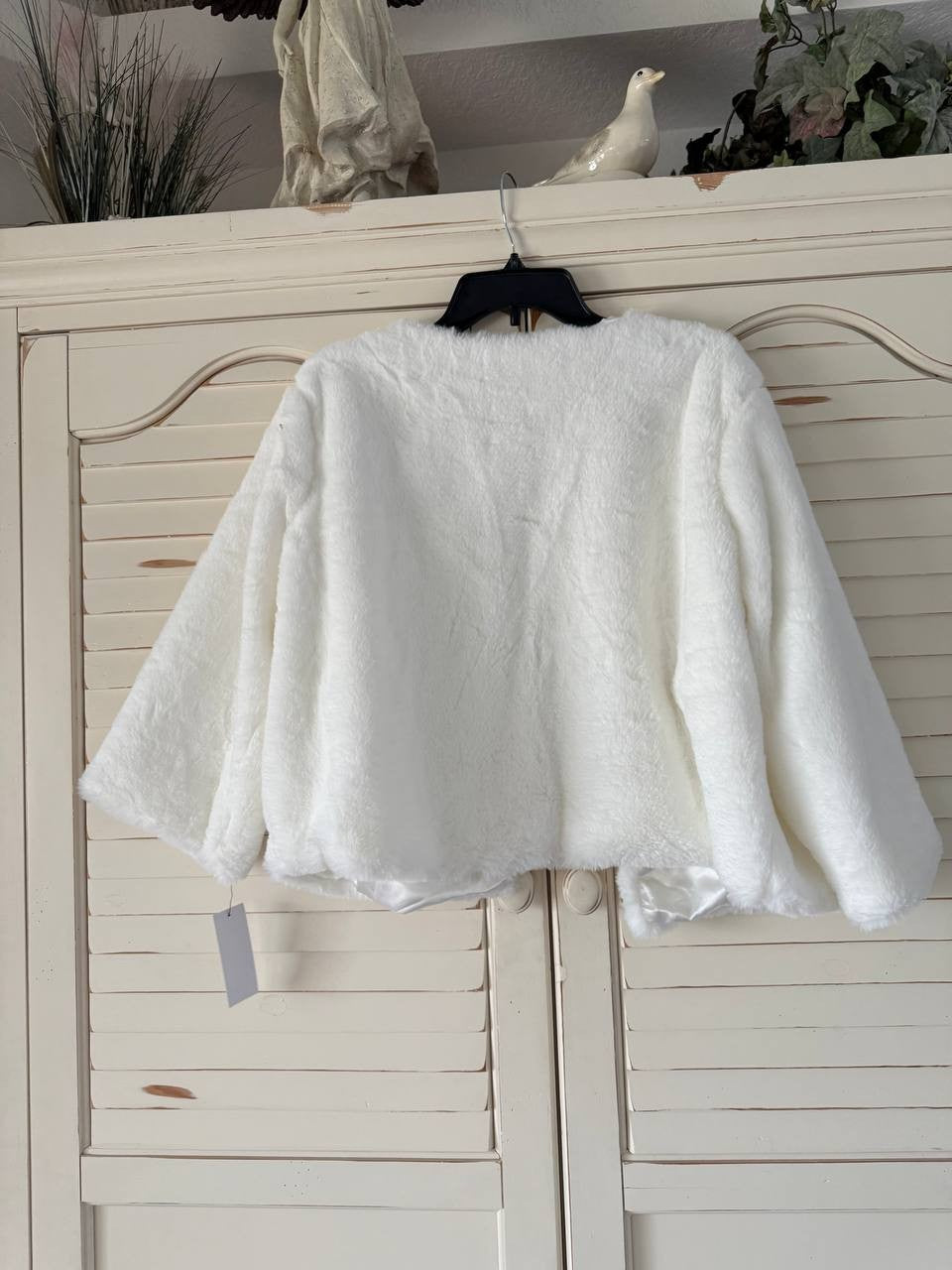 BCX Faux Fur Shrug – Size 2X – NWT – White Open Front 3/4 Sleeve