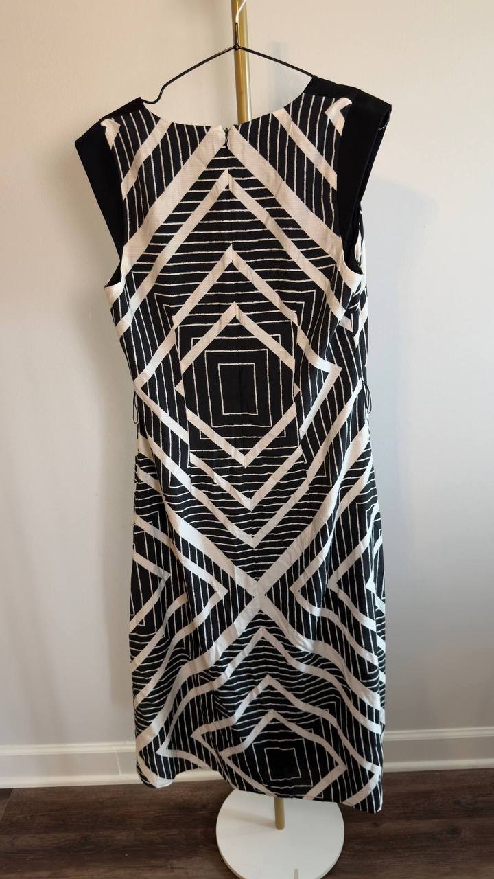 Karl Lagerfeld Paris Geo‑Print V‑Neck Midi Dress Black/White M NWOT $159
