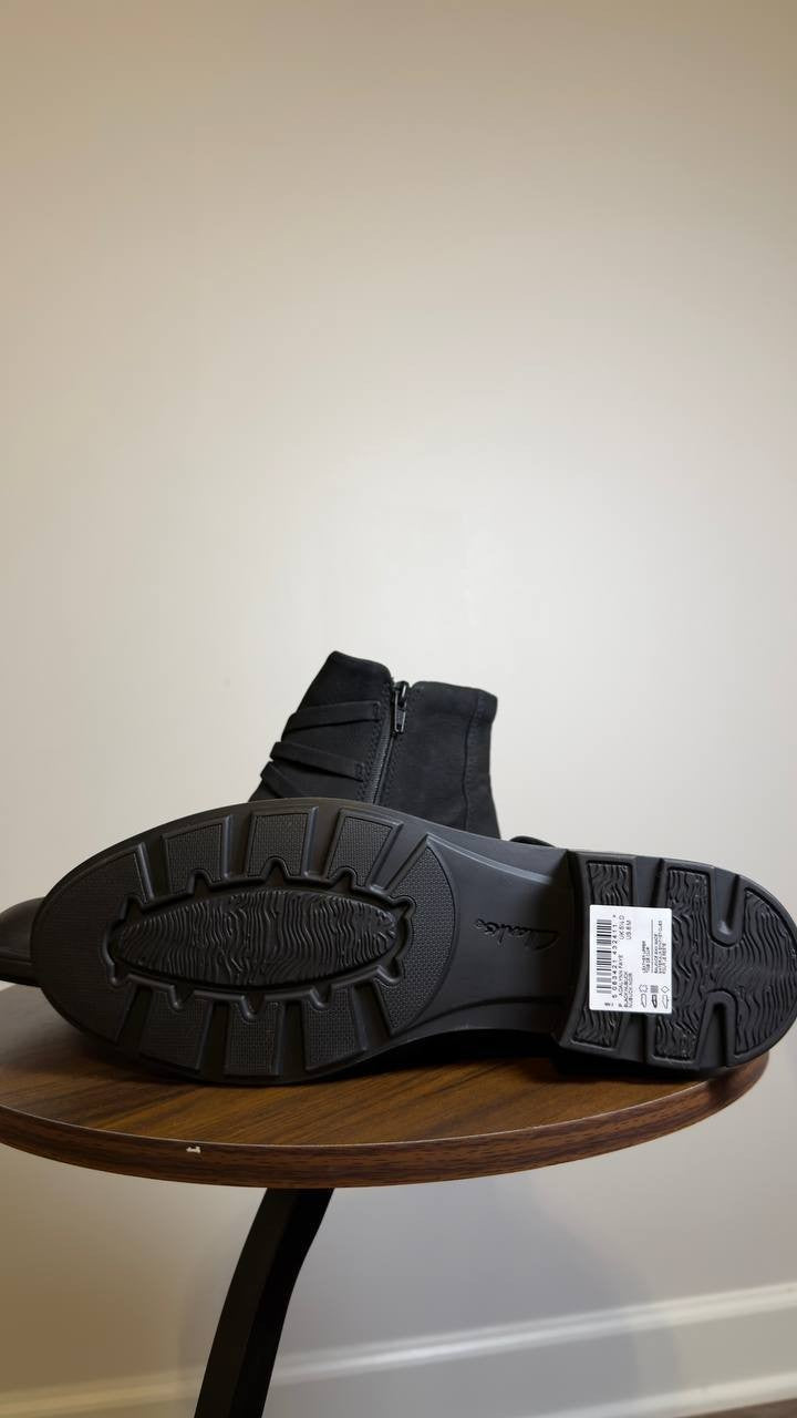 Clarks  Adalynn  Faye  Ankle  Booties  Black  Nubuck  8M  New  With  Box  $130