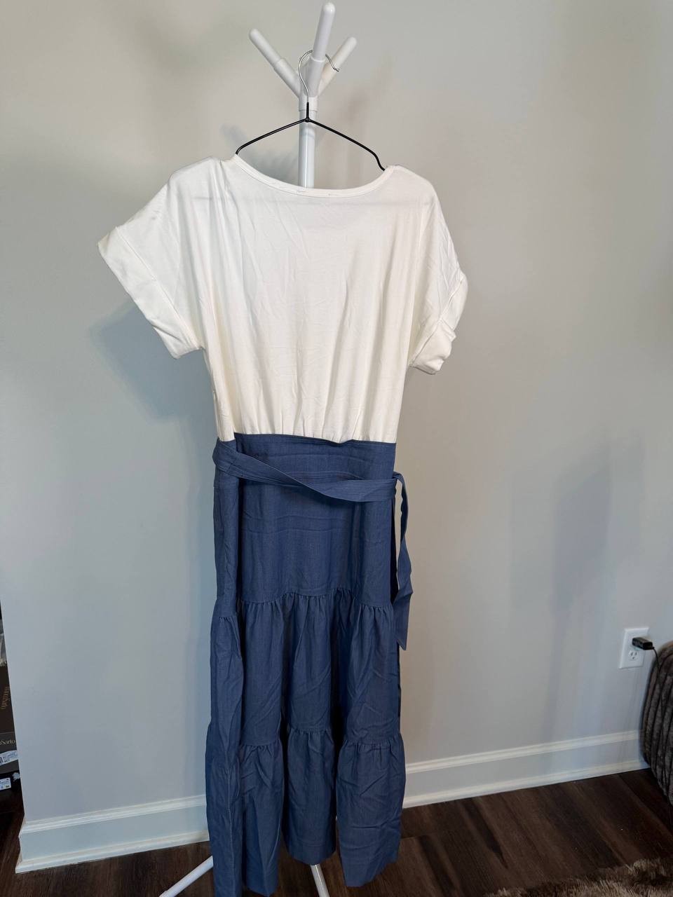 Tahari Mixed Media Tiered Fit & Flare Dress – Size L/G – NWT – $138
