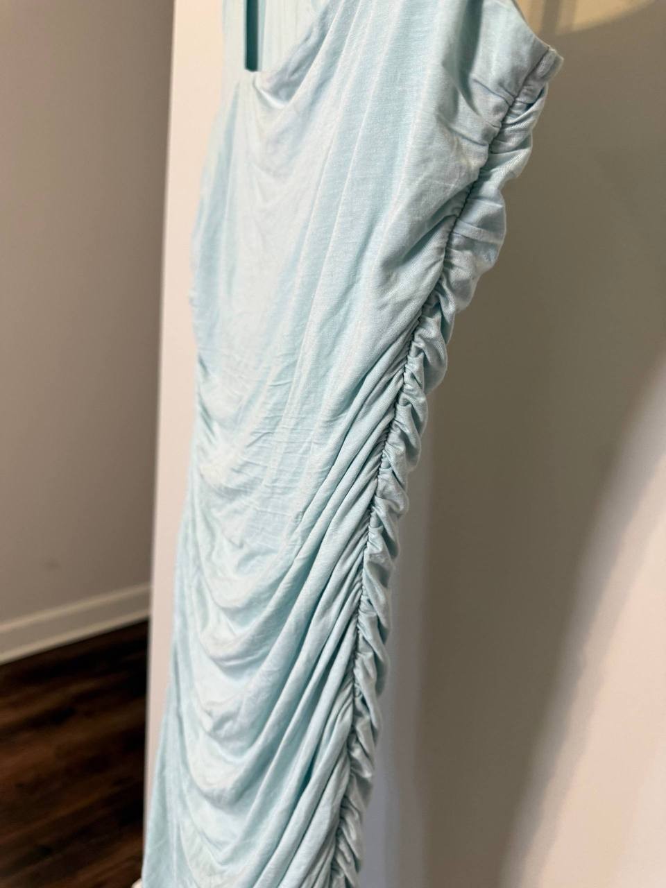 GUESS Nathaly Ruched Bodycon Dress – Size M – NWOT – $108 – Minor Flaw