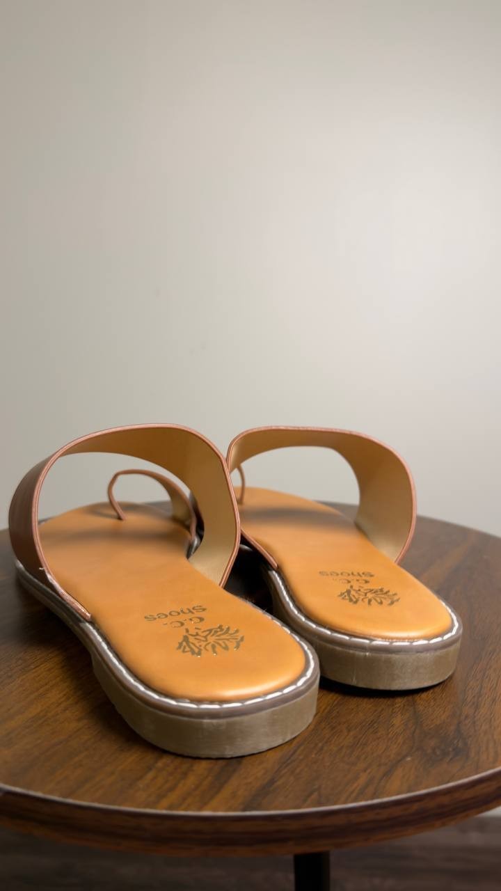 GC  Shoes  Florence  Toe  Loop  Flat  Sandals  Tan  10  NWT  $55