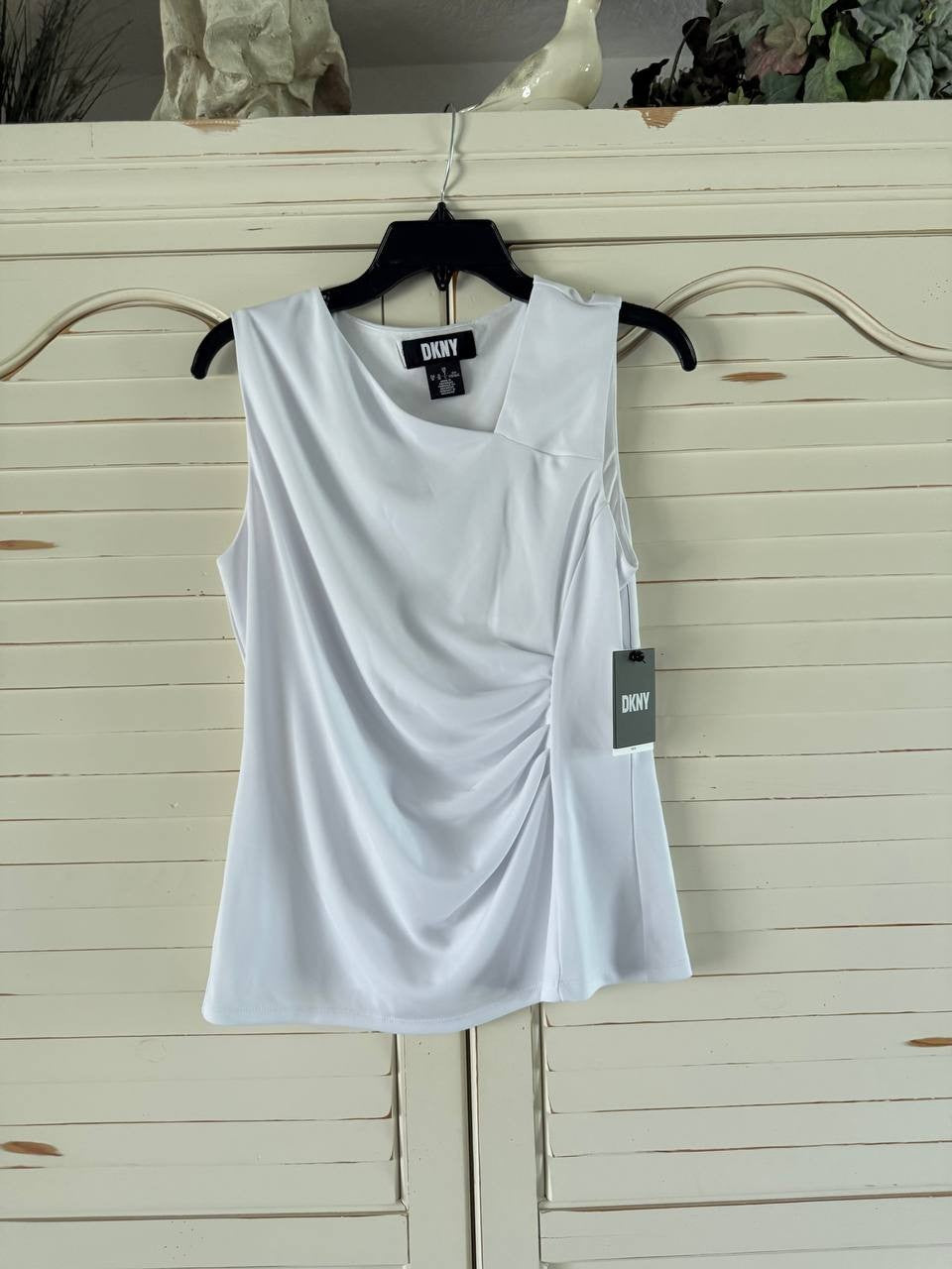 DKNY Sleeveless V-Neck Top – Size M – NWT