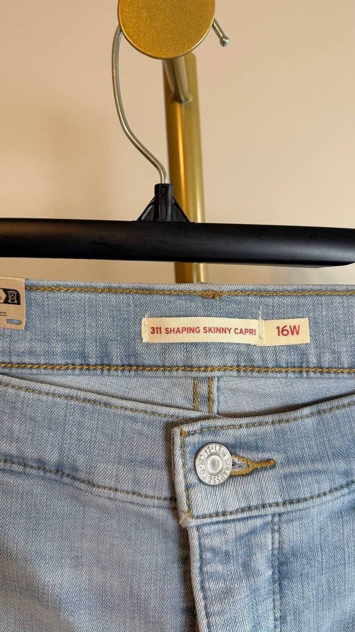 Levi’s Women’s 311 Shaping Skinny Capri Jeans Blue Light Wash Size 16W NWT $59.5