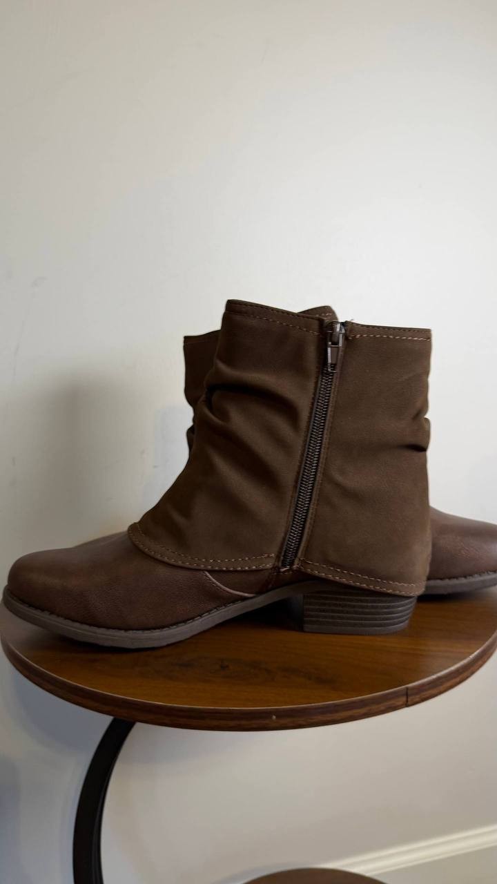 Easy Street Kudos Booties 8W Brown Slouch Block Heel Round Toe NIB msrp$70
