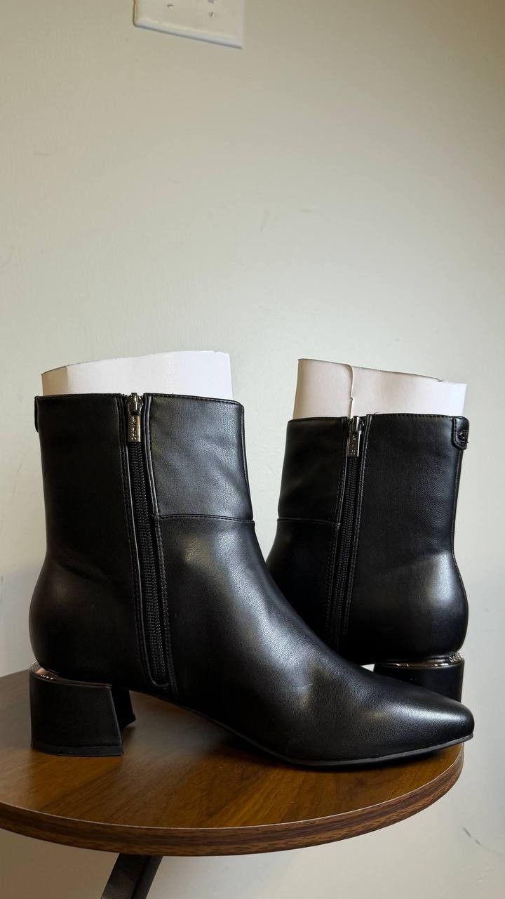 Calvin Klein Women’s Parry Block Heel Ankle Booties Black 8.5M Man‑Made $129 NWB
