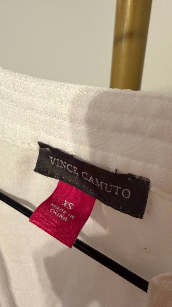 Vince Camuto White Split Neck Short Sleeve Blouse XS Good Condition Stylish Top