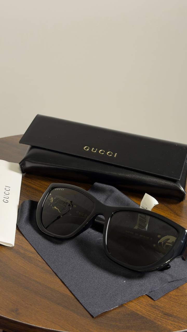 Gucci  GG2122S 001  Black  Sunglasses  NWT  $460
