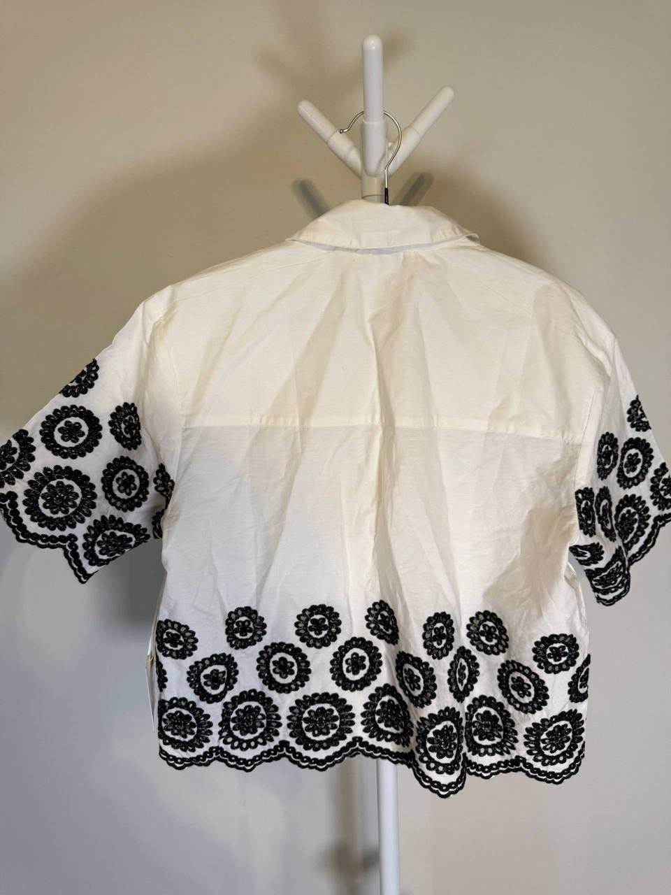 CeCe White Embroidered Blouse – Size XS – NWT – $99