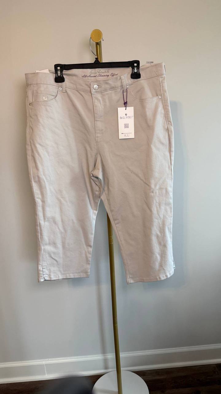 Gloria Vanderbilt Plus Size Amanda Capri Pants Stonewood 16W NWT $50