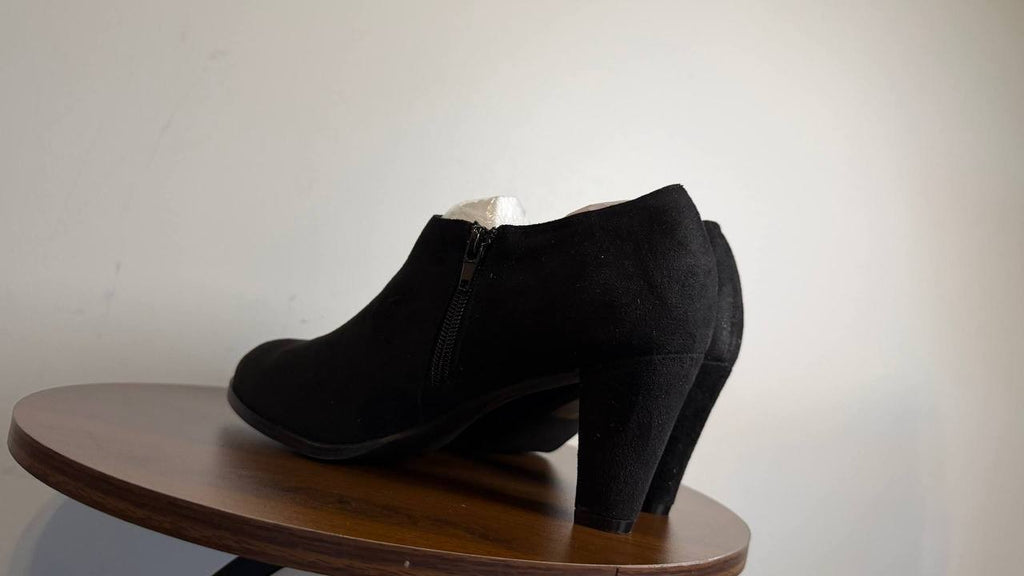 Journee Sanzi Booties 8.5 Black Faux Suede Zip‑Up Round Toe NIB msrp$48.49