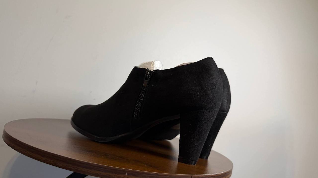 Journee Sanzi Booties 8.5 Black Faux Suede Zip‑Up Round Toe NIB msrp$48.49