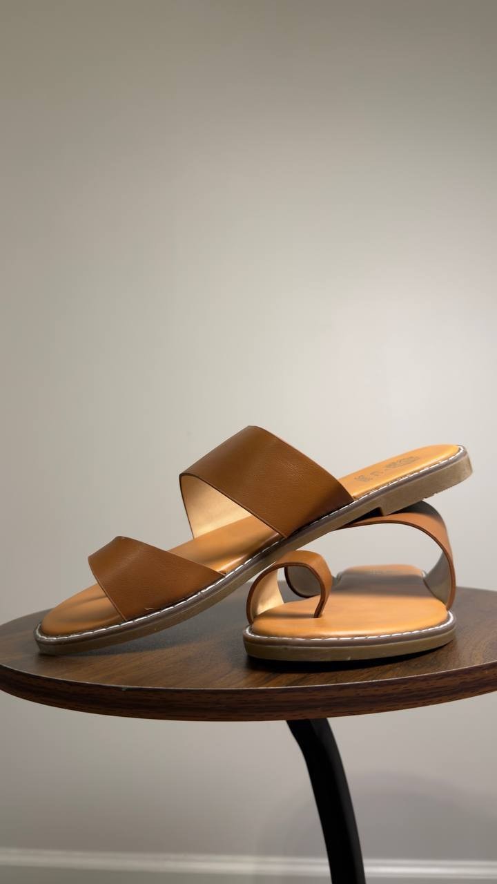 GC  Shoes  Florence  Toe  Loop  Flat  Sandals  Tan  10  NWT  $55