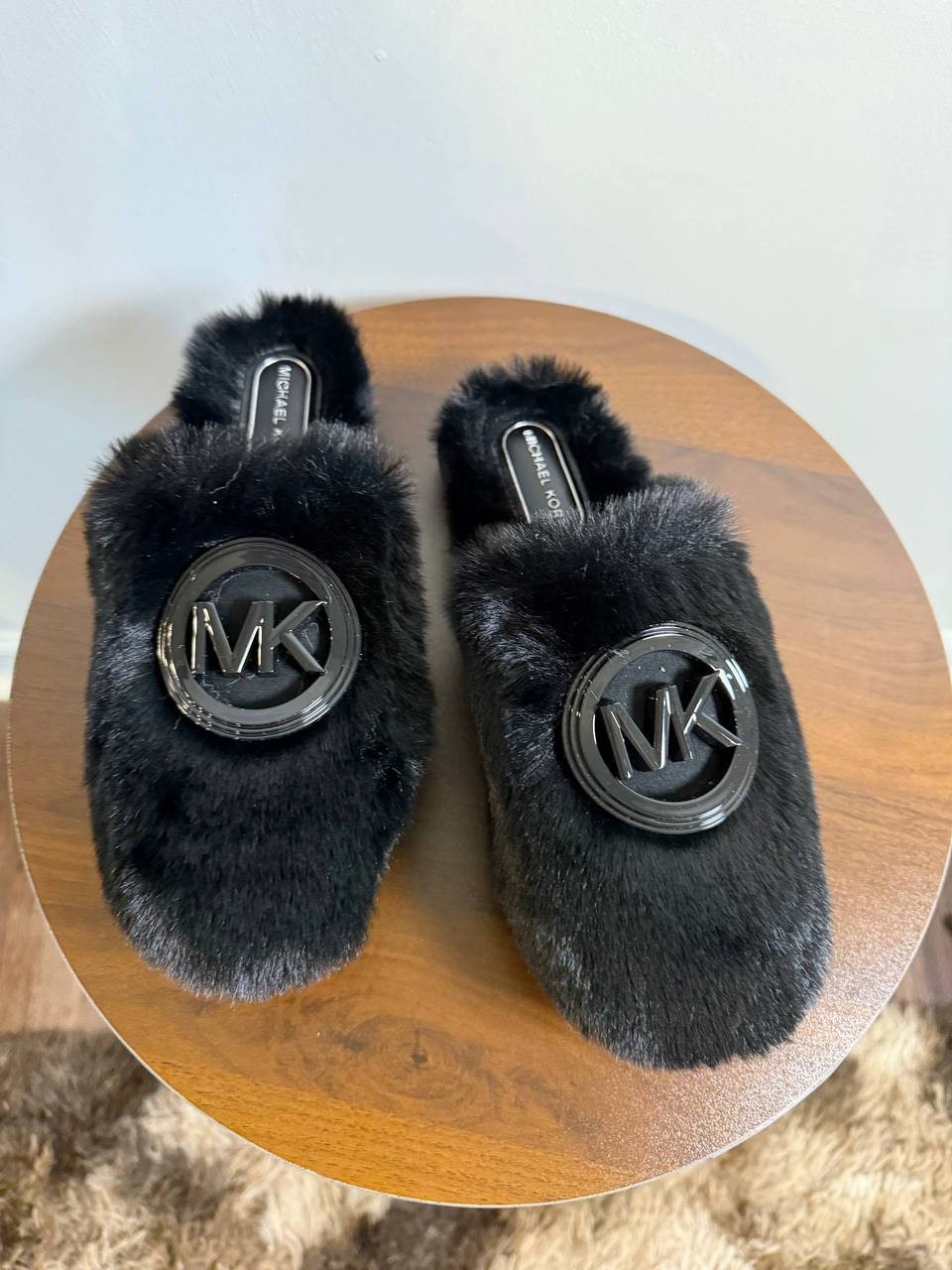 Michael Kors Ada Charm Slippers – Black – Size 6 – New Without Box