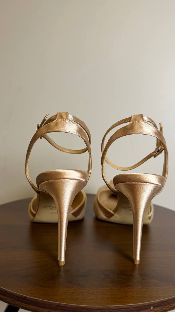 Badgley Mischka Jewel Evening Knot Pumps 11M Nude Satin New in Box MSRP $99