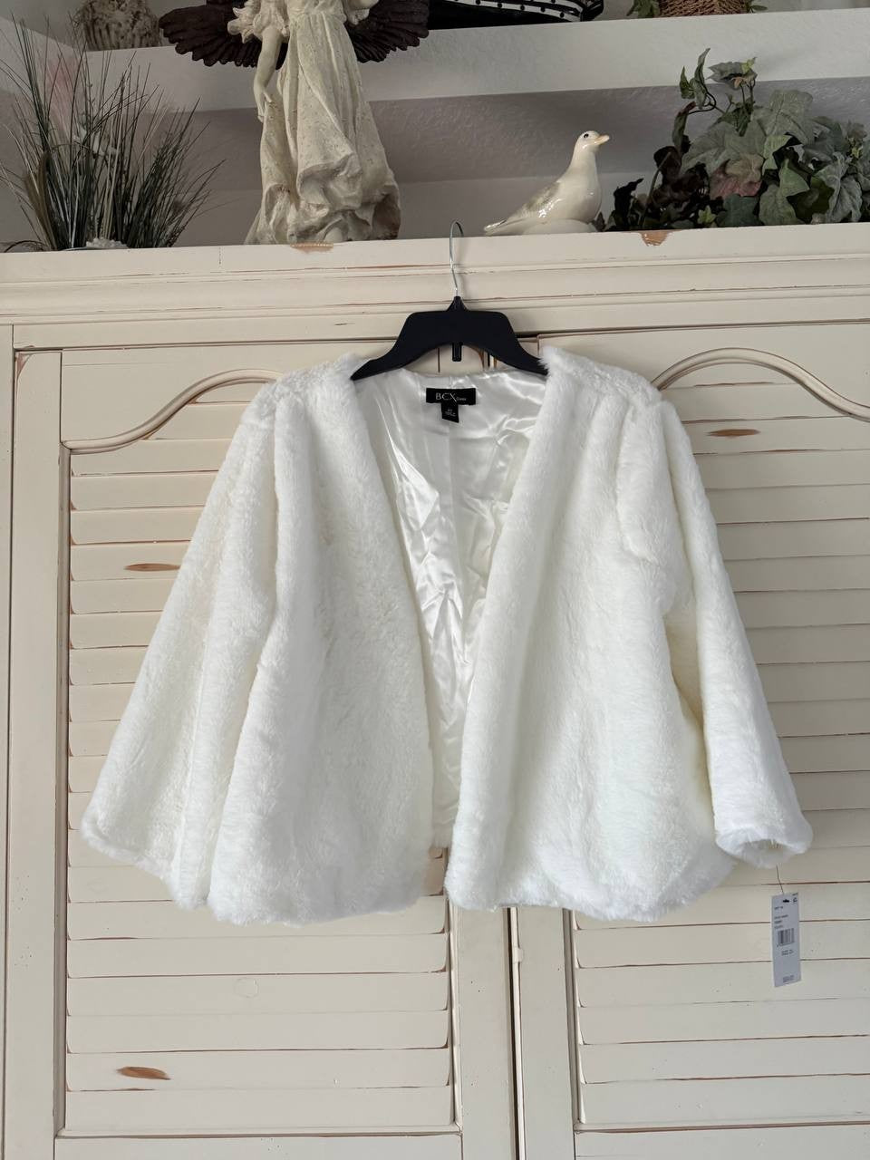 BCX Faux Fur Shrug – Size 2X – NWT – White Open Front 3/4 Sleeve