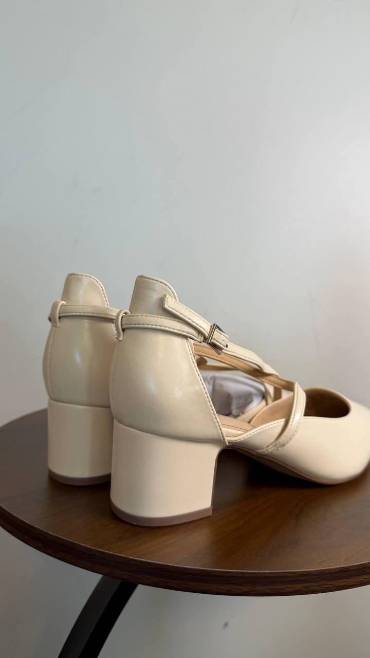 Journee Galvinn Strappy Pointed Toe Block Heel Pumps Bone 8W PU $93 NWB